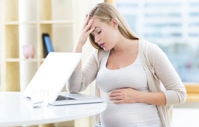  Làm việc quá sức dễ ảnh hưởng xấu tới sức khoẻ của mẹ và bé
