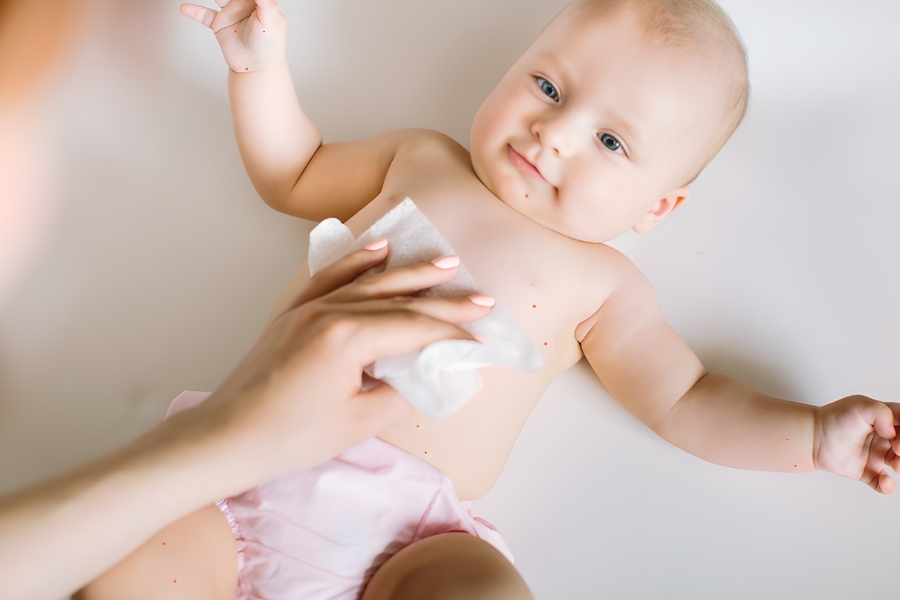 meo-cham-soc-tre-mac-tay-chan-mieng-tai-nha-chuan-y-khoa